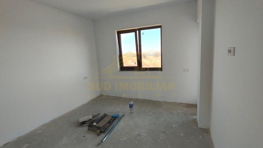 Casă individuală cu 5 camere cu Teren 492 Mp în Central
