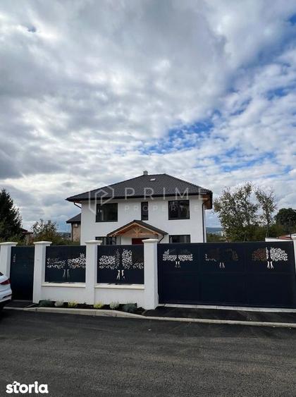 Casă cu 6 camere cu Teren 1000 Mp în Platou