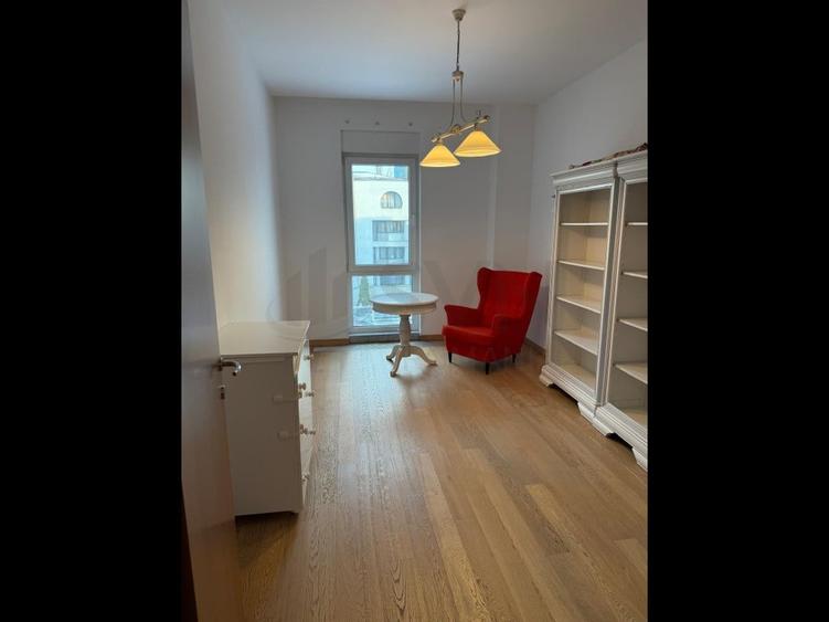 Apartament cu 4 camere decomandat în Aviatorilor