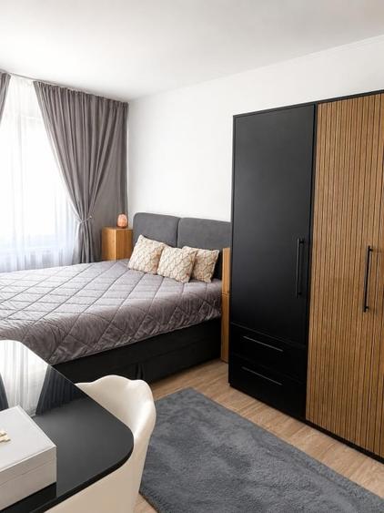 Apartament cu 3 camere semidecomandat, mobilat în Tomis Nord