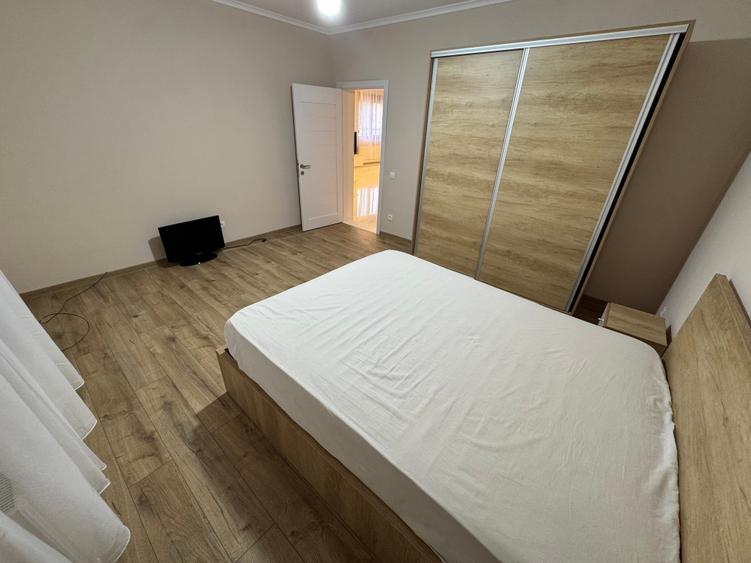 Casă cu 5 camere cu Garaj în Mogoșoaia