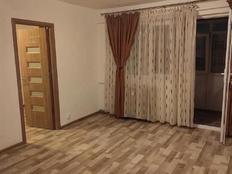 Apartament cu 2 camere semidecomandat în Craiovița Nouă