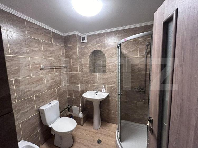 Apartament cu 4 camere semidecomandat, mobilat în Ultracentral