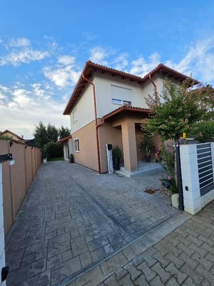Duplex cu 4 camere cu Teren 276 Mp în Urseni