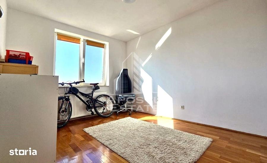 Apartament cu 4 camere decomandat în Central