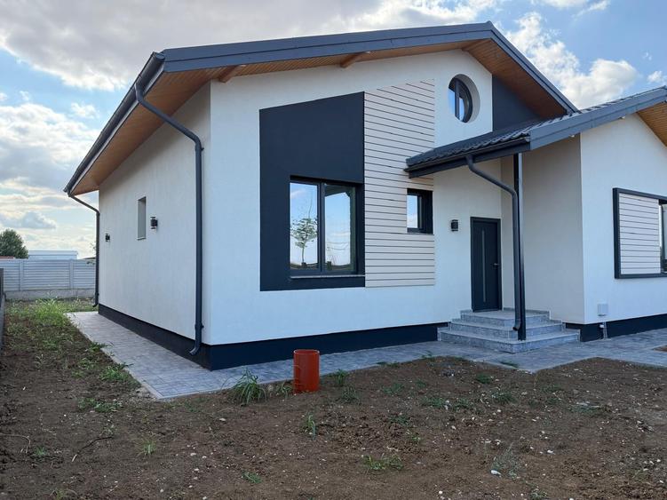 Casă individuală cu 4 camere cu Teren 450 Mp în Frumușani
