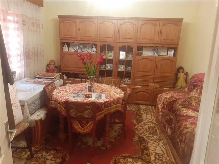 Casă cu 5 camere cu Teren 250 Mp în Central