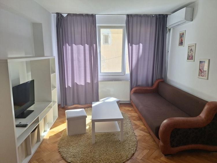 Apartament cu 2 camere semidecomandat în Albești