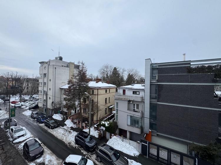 Apartament cu 3 camere decomandat în Aviatorilor