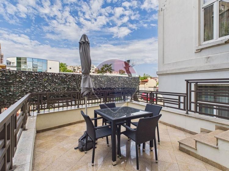 Apartament cu 2 camere decomandat, mobilat în P-ța Romană