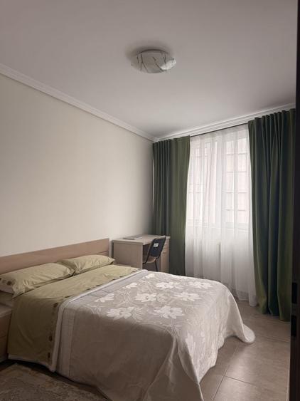 Apartament cu 3 camere semidecomandat în Central