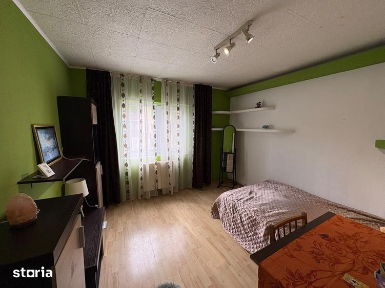 Apartament cu 4 camere decomandat în Central