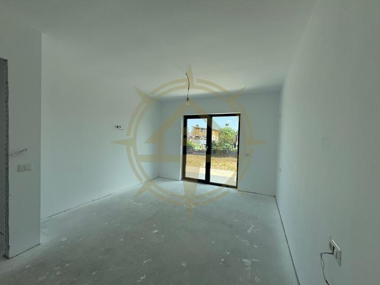 DOM00266 - VILA DE VANZARE 4 CAMERE CREVEDIA - 16
