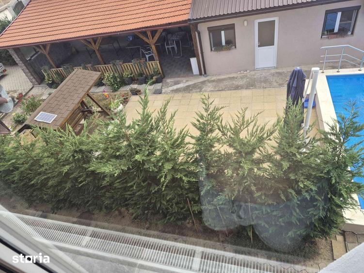 Casă cu 9 camere cu Teren 619 Mp în Iosia