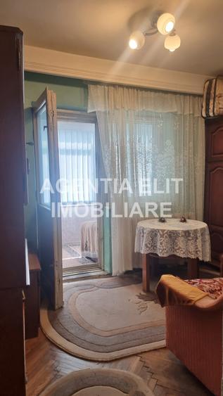 Apartament cu 4 camere decomandat în Central