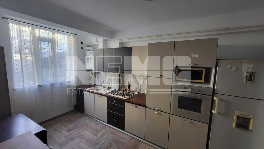 Apartament cu 3 camere semidecomandat, mobilat în Burdujeni