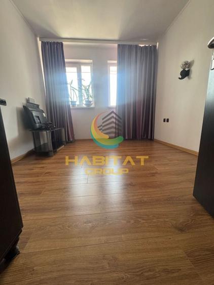Apartament cu 3 camere semidecomandat, mobilat în P-ța Victoriei