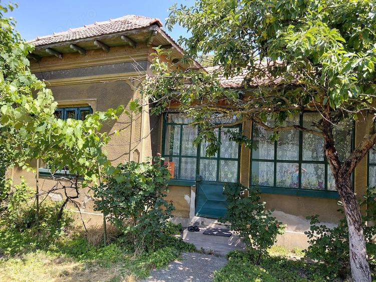 Casă cu 5 camere cu Teren 1100 Mp în Beiu