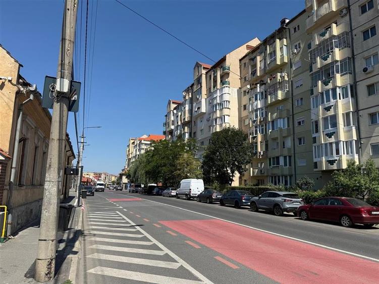 Apartament cu 3 camere decomandat, mobilat în Terezian
