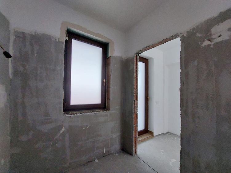 Penthouse cu 4 camere decomandat în Schei