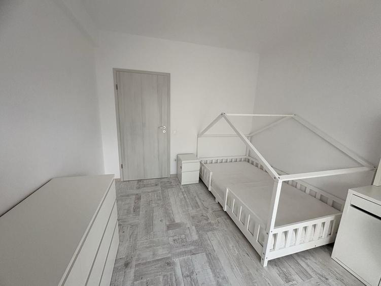 Apartament cu 3 camere decomandat în Primăverii