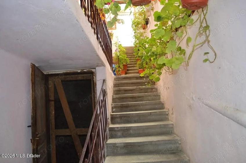 Casă cu Teren 1339 Mp în Central