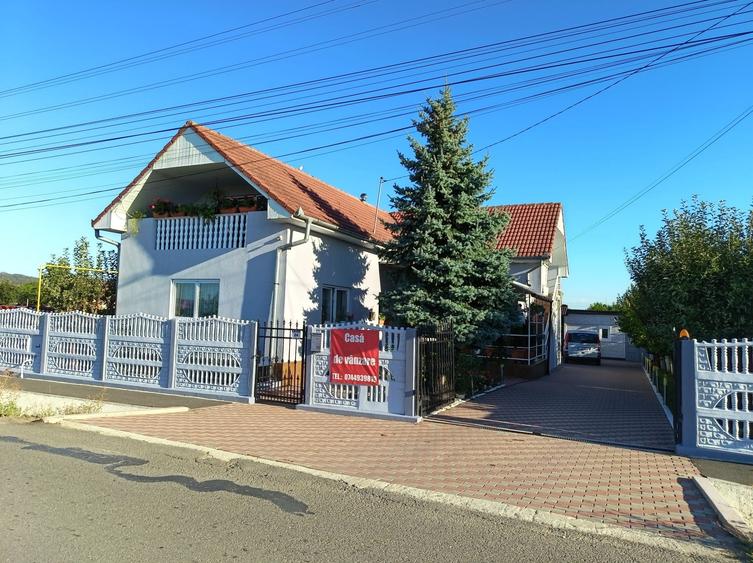 Casă cu 4 camere în Jucu