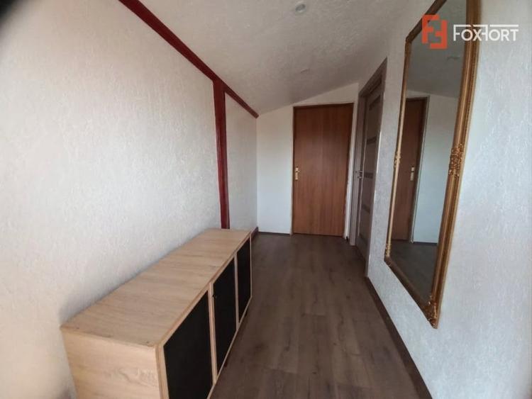 Casă individuală cu 5 camere cu Canalizare în Ghiroda