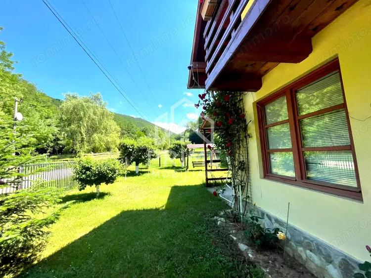 Casă cu Teren 2000 Mp în Strungari