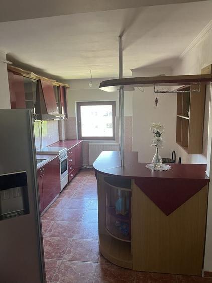 Apartament cu 3 camere decomandat în Republicii