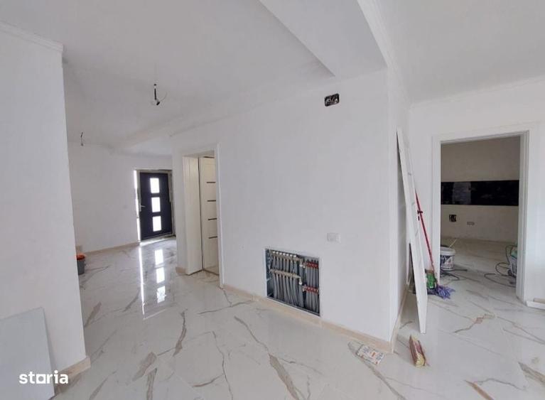 Casă cu 4 camere în Albești