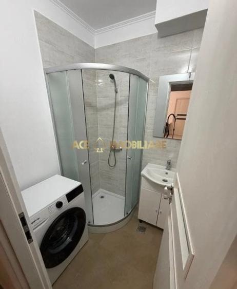 Apartament cu 3 camere semidecomandat, mobilat în Berceni