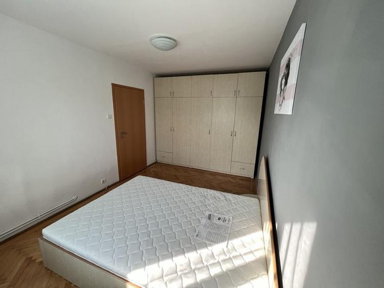 Apartament cu 2 camere semidecomandat în Centrul Civic