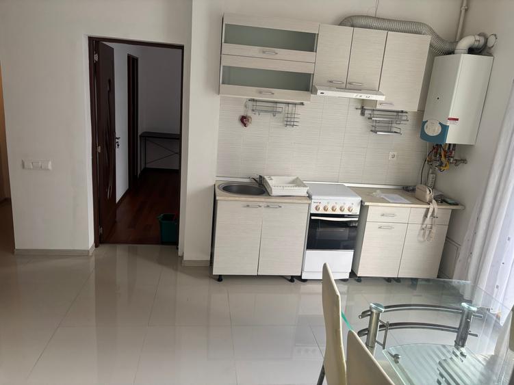 Apartament cu 3 camere decomandat în Turnișor