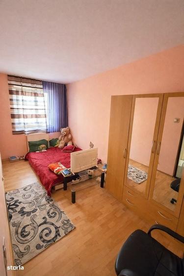 Apartament cu 3 camere decomandat în Calea București