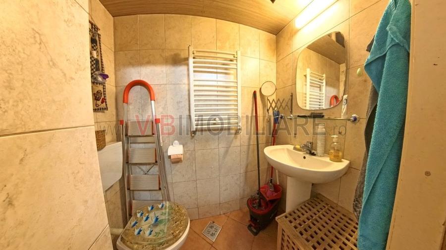 Apartament cu 3 camere semidecomandat, mobilat în Nord