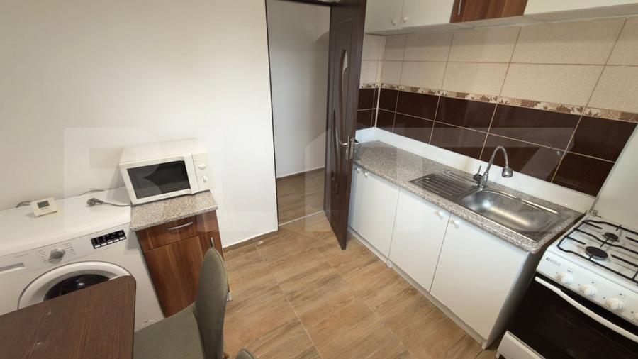 Apartament cu 3 camere semidecomandat, mobilat în Calea Severinului