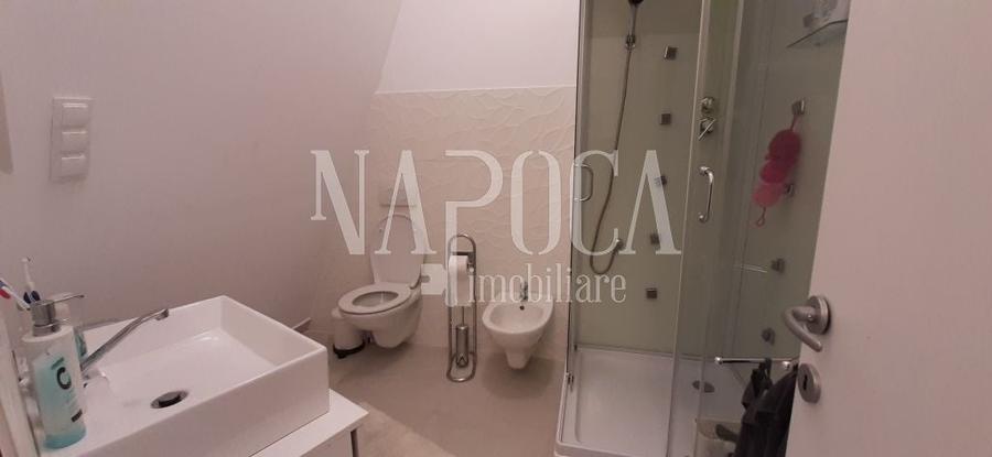 Casă individuală cu 7 camere cu Canalizare în Central