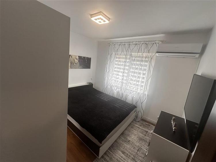 Apartament cu 3 camere decomandat, mobilat în Dâmbovița