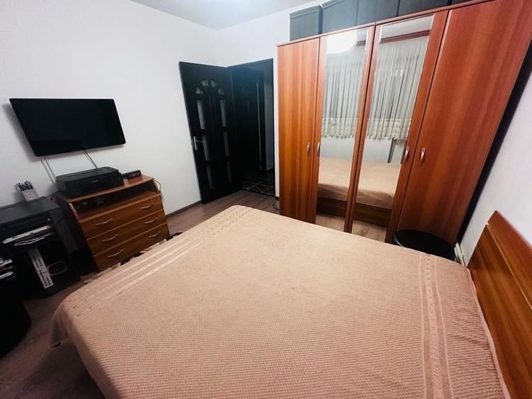 Apartament cu 3 camere decomandat în Boema