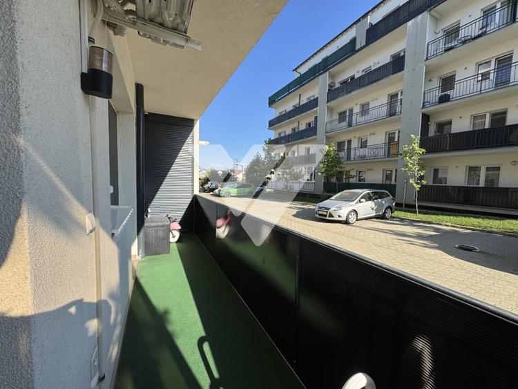 Apartament cu 3 camere semidecomandat, mobilat în Turnișor