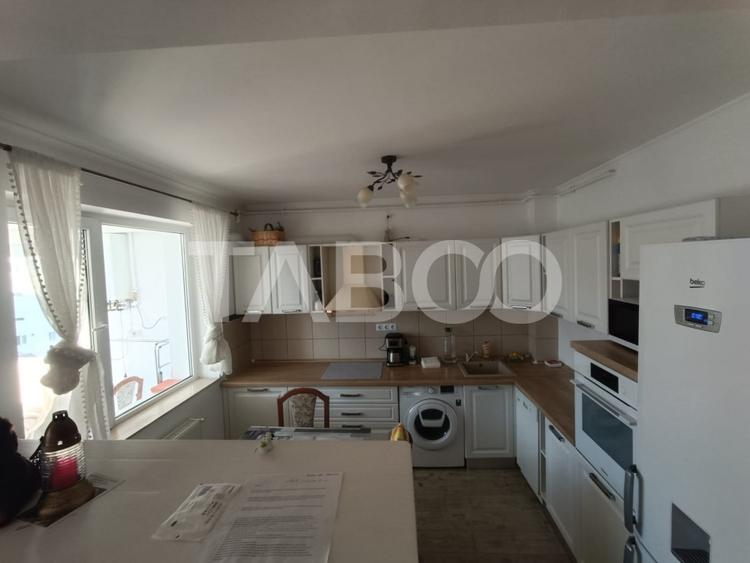 Apartament cu 2 camere semidecomandat, mobilat în Mihai Viteazul