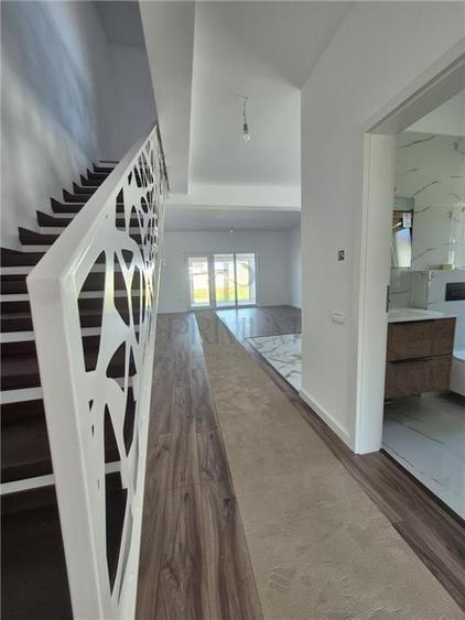 Duplex cu 5 camere cu Canalizare în Moșnița Nouă