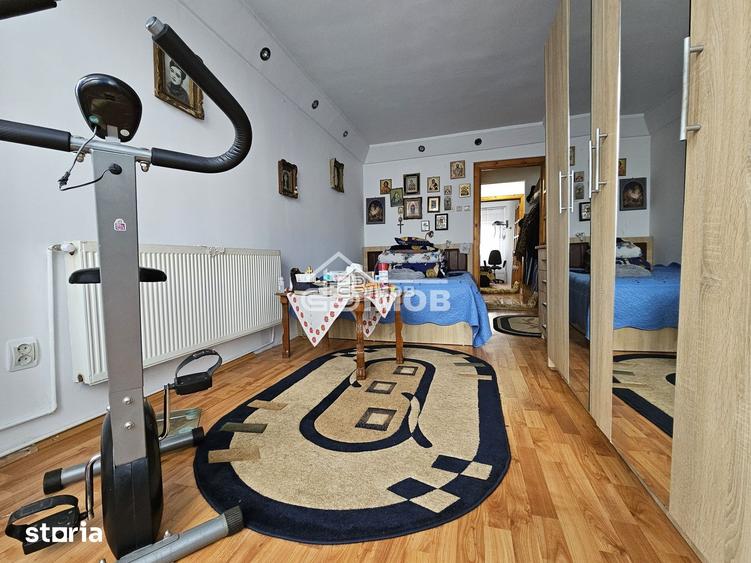 Apartament cu 3 camere semidecomandat în Micro 5