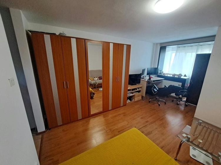 Apartament cu 3 camere decomandat în Sălăjan