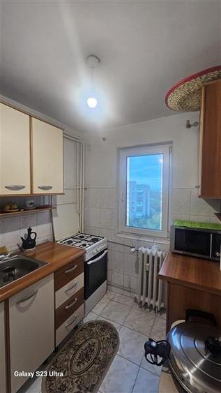 Apartament cu 2 camere semidecomandat în Berceni