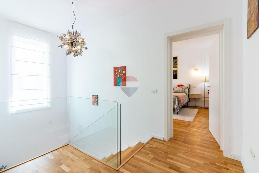 Casă individuală cu 5 camere cu Teren 452 Mp în Corbeanca