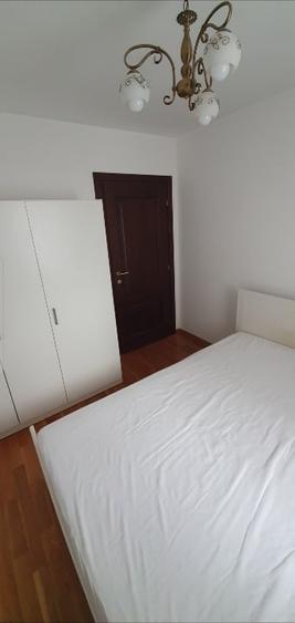 Apartament cu 4 camere semidecomandat, mobilat în Central