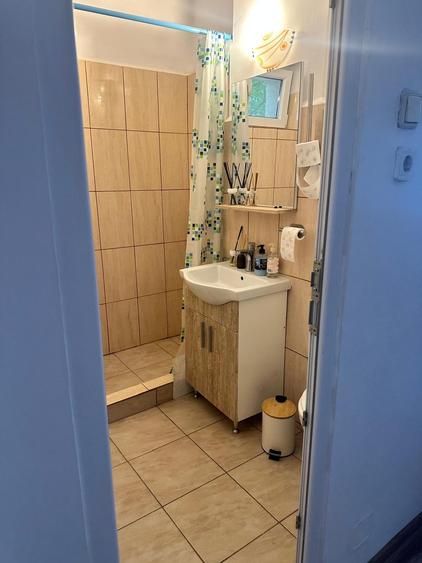 Apartament cu 3 camere decomandat în Obor