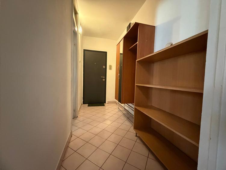 Apartament cu 2 camere semidecomandat în Soarelui